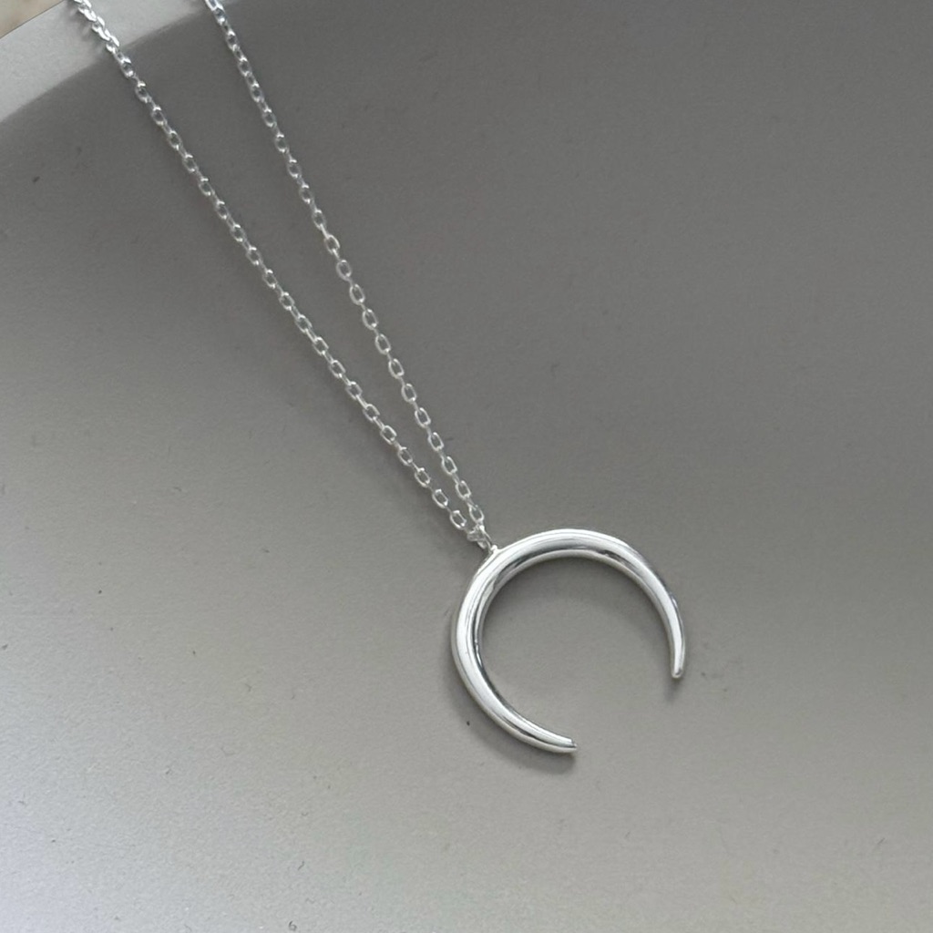 925 Sterling Silver Crescent Moon Necklace! New!